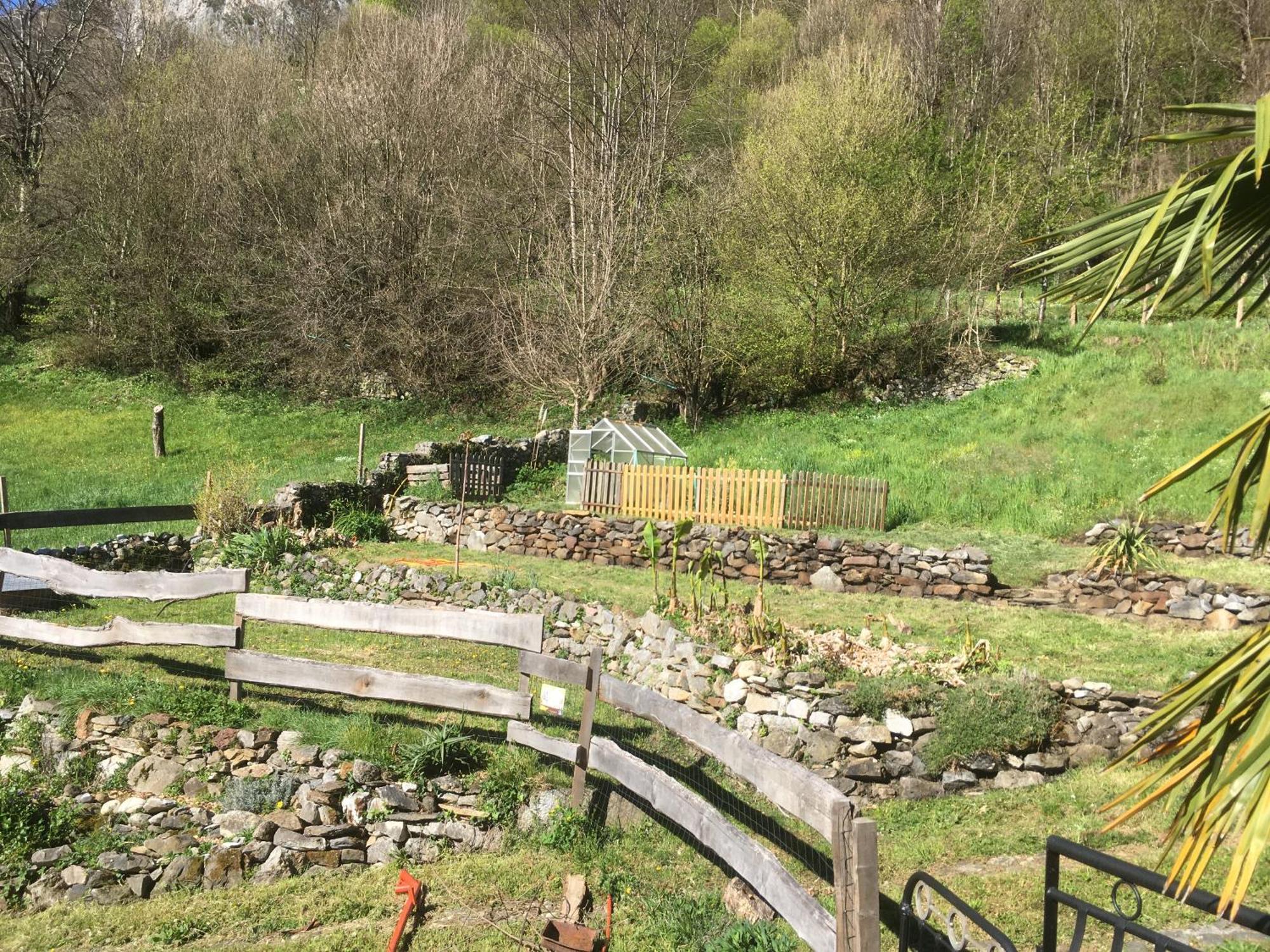 La Auarje: Appartement Avec Jardin & Terrasse Cierp Bagian luar foto